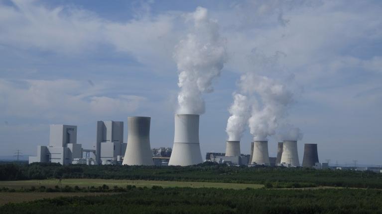 Virem zasažený český průmysl rozjede výstavba jaderné elektrárny. Práci budou mít stovky českých firem a tisíce lidí