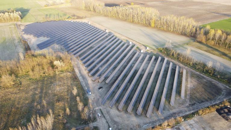 Specifika výstavby a financování solárních elektráren v Maďarsku