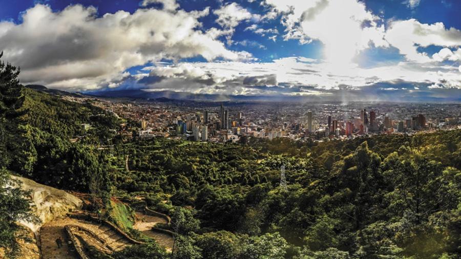 Panoramatický pohled na hlavní město Kolumbie Bogotu